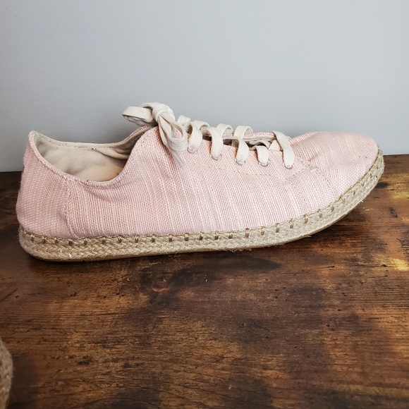 TOMS Pink Lace Ups sz9.5 - Picture 2 of 5
